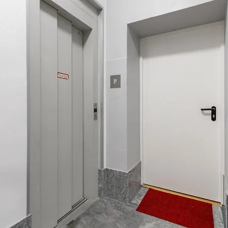 Domloge Lofts & شقة *